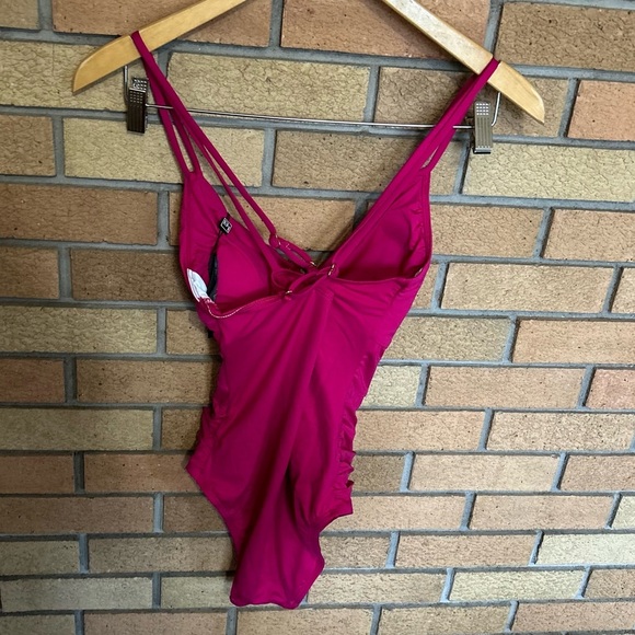 NWT La Blanca Island Goddess Underwire Lace Up One Piece Swimsuit Magenta Size 6 - Picture 6 of 6